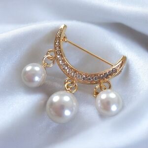 Elegant Gold Crescent Moon Brooch with Pearls